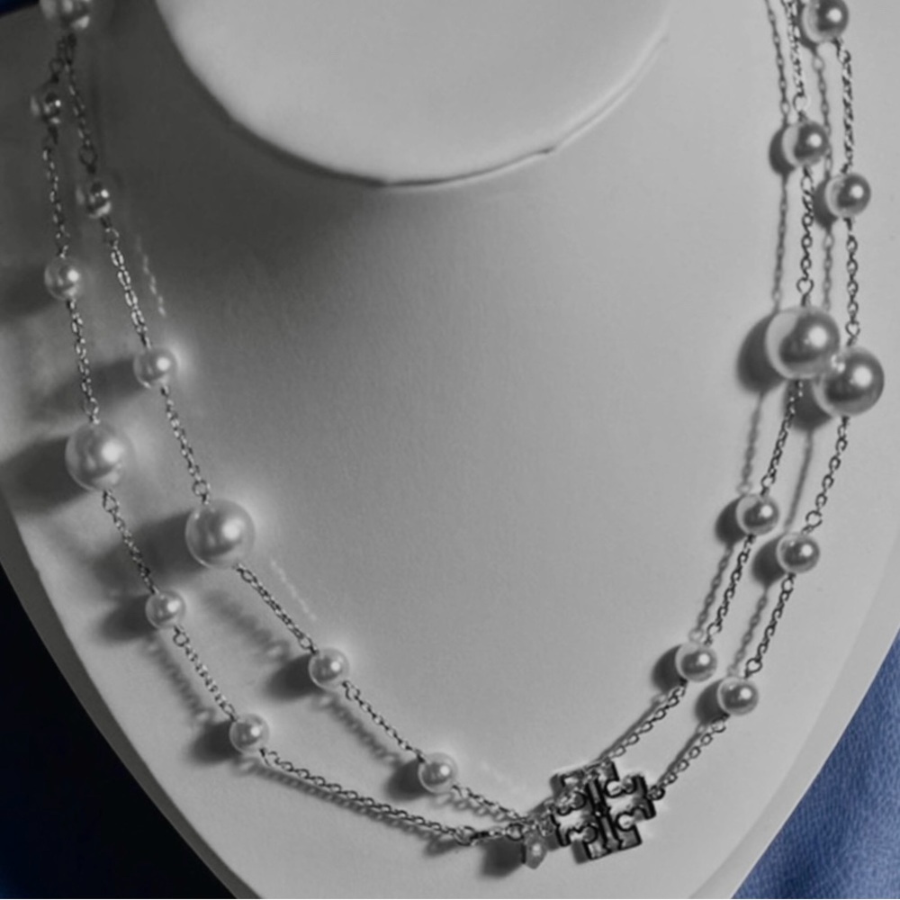 New Auth. Tory Burch Long 44” Silver Britten Necklace Silver/Grey Pearls w/ Tag